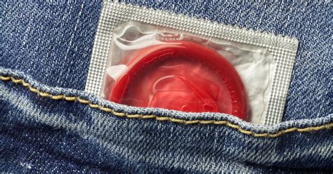 Fafanje brez kondoma za doplačilo Spolna masaža Buedu
